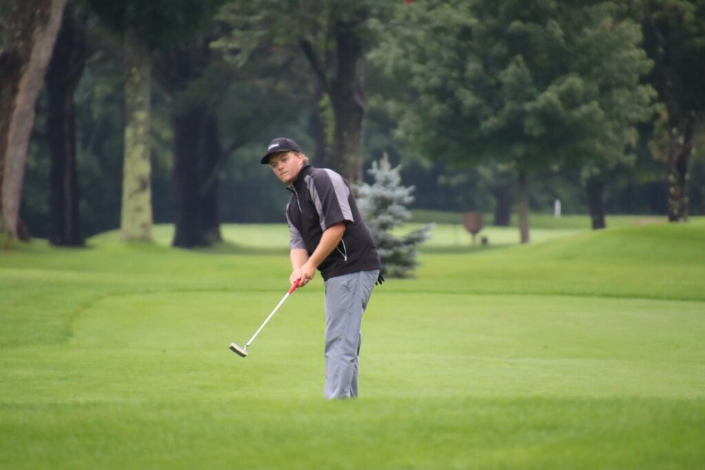 Senior runner up Bob McGraw rolls one on the 7th hole. 